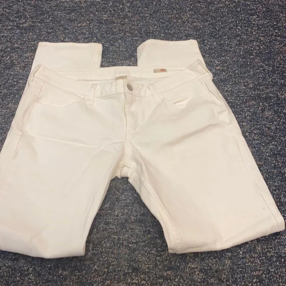 Arizona Jean Co. white super skinny jeans sz. 13